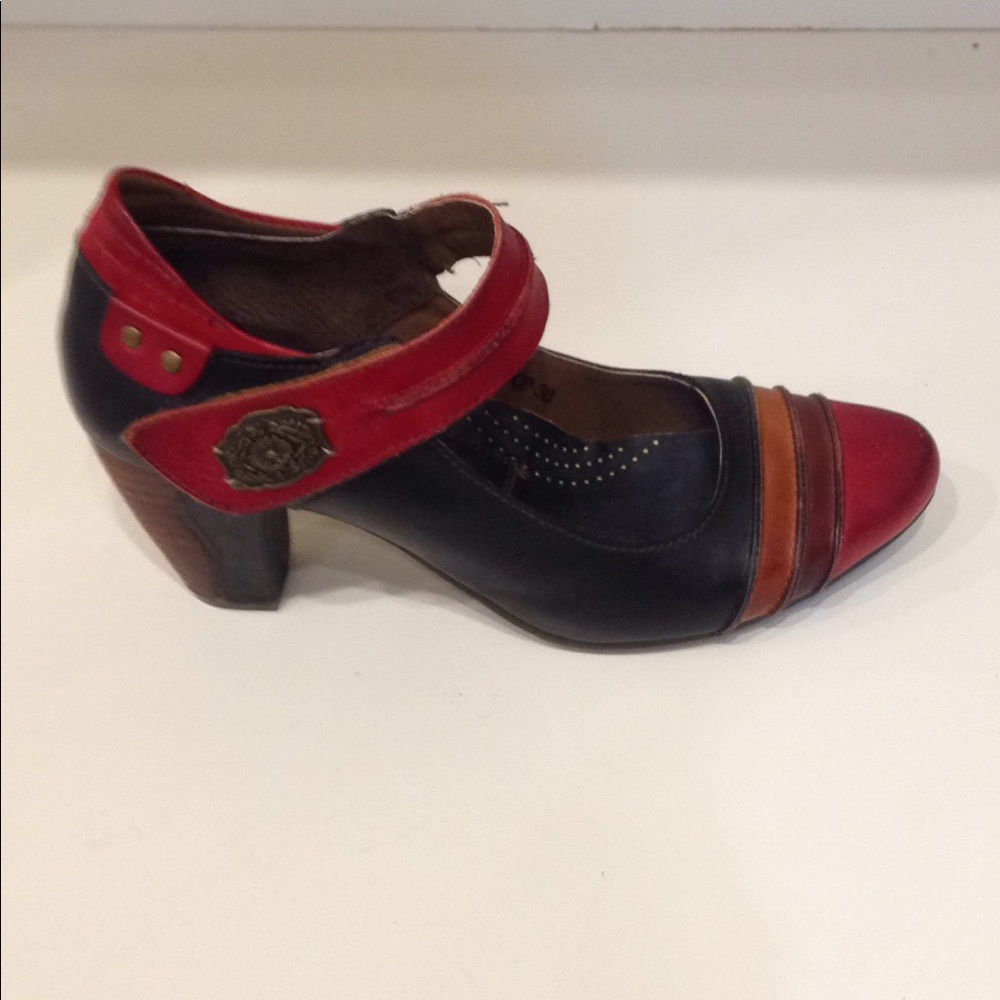 L' Artiste Black Multi Color Leather Pump
